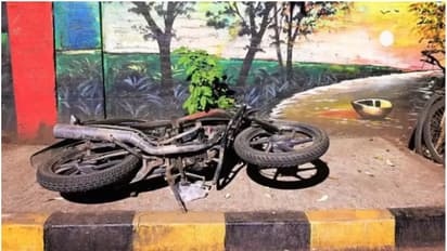 പഞ്ചറായ ടെമ്പോ പുലർച്ചെ 4.30ന് ഹൈവേയിൽ നിർത്തിയിട്ടു; പിന്നിൽ വന്ന ബൈക്ക് ഇടിച്ചുകയറി 2 പേർക്ക് ദാരുണാന്ത്യം