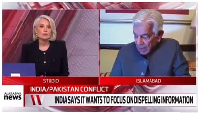 'കേൾക്കാമോ'യെന്ന് അവതാരിക, ഒന്നും കേൾക്കാൻ വയ്യെന്ന് പാക് മന്ത്രി; ചെവി അടിച്ച് പോയിക്കാണുമെന്ന് സോഷ്യൽ മീഡിയ 