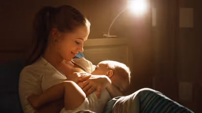 ಅಮ್ಮನ ಮಡಿಲಲ್ಲಿ ಹಾಲು ಹೀರುತ್ತಲೇ ಕಂದ ನಿದ್ರಿಸುವುದು ಏಕೆ? ಅದಕ್ಕಿದೆ ಕುತೂಹಲದ ಕಾರಣ...