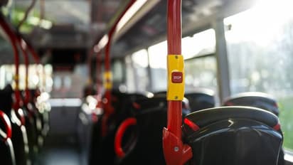 ബസൊന്നും പോരാ, ജോലി കിട്ടണമെങ്കിൽ സ്വന്തം വണ്ടിയിൽ തന്നെ ഇന്റർവ്യൂവിന് പോണോ? ചർച്ചയായി പോസ്റ്റ് 