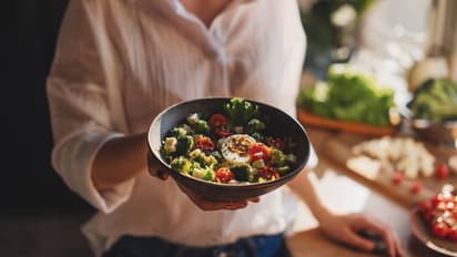 സാലഡിൽ ചത്ത എലി, വാദത്തിലുറച്ച് യുവതി, സമ്മതിക്കാതെ റെസ്റ്റോറന്റ്