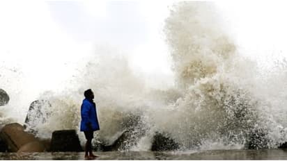 കള്ളക്കടൽ പ്രതിഭാസം; കേരളാ തീരത്ത്‌ ഇന്ന് ഉയര്‍ന്ന തിരമാലകൾക്ക് സാധ്യത, ജാഗ്രതാ നിര്‍ദ്ദേശം