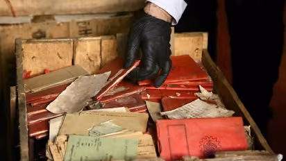 എത്തിയത് കപ്പലിൽ, 83 പെട്ടികൾ, സ്വകാര്യവസ്തുക്കളെന്ന് വിശദീകരണം, 80 വർഷങ്ങൾക്കുശേഷം സുപ്രീം കോടതി ബേസ്മെന്റിൽ