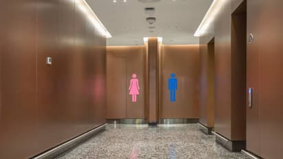 ഫ്രീയായി ലിഫ്റ്റും ടോയ്‍ലെറ്റും ഉപയോ​ഗിക്കാം, ജോലിക്ക് ആളെ തേടുന്നു, വിചിത്രമായ പരസ്യം, വൻ വിമർശനവും 