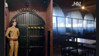 യൂണിഫോം ധരിച്ച ജോലിക്കാർ, കൈവിലങ്ങുകൾ, ജയിലിൽ പോകാനാ​ഗ്രഹമുണ്ടോ? ഈ റെസ്റ്റോറന്റിൽ പോയാലും മതി