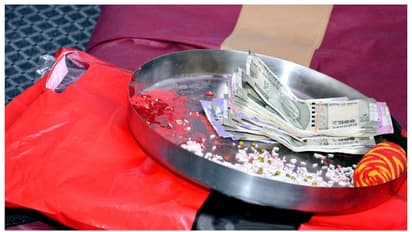 ബോസിന്റെ 1.51 കോടി തട്ടിയെടുത്ത് ക്ഷേത്രത്തിൽ കാണിക്കയിട്ട് ഡ്രൈവർ; തിരികെ എടുക്കാൻ പറ്റില്ലെന്ന് പോലീസ്