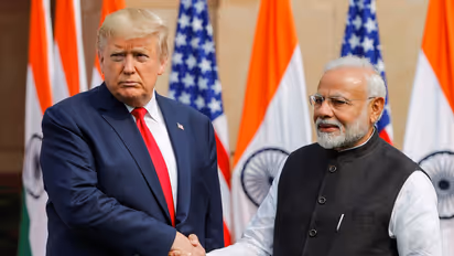 ഇടഞ്ഞ് ട്രംപ്; ഇന്ത്യയിൽ നിർമ്മാണം വേണ്ട, ആപ്പിൾ സിഇഒ ടിം കുക്കിനോട് ആവശ്യപ്പെട്ട് അമേരിക്കൻ പ്രസിഡൻ്റ്