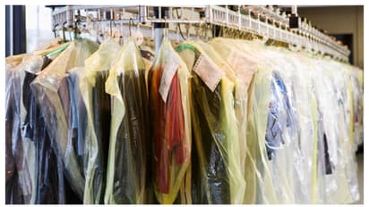 ഈ വസ്ത്രങ്ങൾ ഡ്രൈ ക്ലീൻ ചെയ്യുന്നുണ്ടോ? എങ്കിൽ ഇക്കാര്യങ്ങൾ അറിഞ്ഞിരിക്കണം 