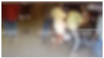 അന്വേഷിച്ചെത്തിയത് പെൺകുട്ടിയുടെ ബന്ധുവിനെ, ആളുമാറി യുവാവിനെ ക്രൂരമായി മർദിച്ച് പത്തം​ഗസംഘം; 7 പേർ അറസ്റ്റിൽ