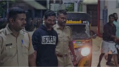 കൊല്ലം ശക്തികുളങ്ങരയിൽ 2 യുവാക്കൾക്ക് വേട്ടേറ്റു; 5 പേരെ കസ്റ്റഡിയിലെടുത്ത് പൊലീസ്