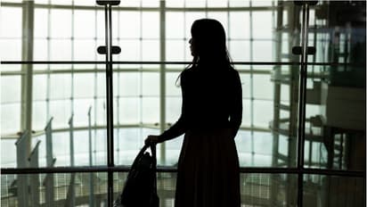 വിമാനം ടേക്ക് ഓഫ് ചെയ്യുന്നതിന് മുമ്പ് യാത്രക്കാരി അപ്രത്യക്ഷമായി, ആശങ്ക; തെരച്ചിലിൽ കണ്ടെത്തിയത് ശുചിമുറിയിൽ