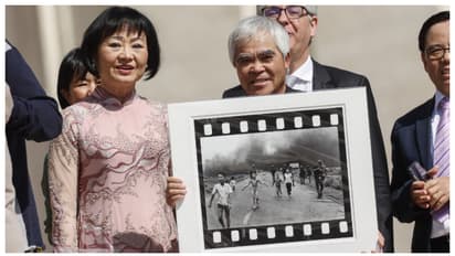 യുദ്ധഭീകരതയുടെ പ്രതീകം, ആ ഫോട്ടോ ഇനി നിക്ക് ഉട്ടിന്റേതല്ല; പേര് നീക്കി വേൾഡ് പ്രസ് ഫോട്ടോ ഫൗണ്ടേഷന്