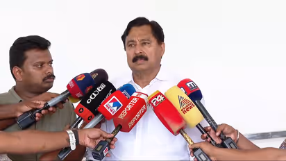 മെസി കേരളത്തിലേക്ക് വരുമെന്ന് കായിക മന്ത്രി; ഇത് ഫിഫ മാച്ച് അല്ല, നിശ്ചയിച്ച സമയത്ത് തന്നെ കേരളത്തിൽ കളിക്കും