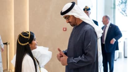 വീട്ടിലേക്ക് വരണം, യുഎഇ പ്രസി‍ഡന്റിനോട് അഞ്ചാം ക്ലാസുകാരി, ട്രംപിനും പൂകൊടുത്തു, ശേഷം വൈറൽ