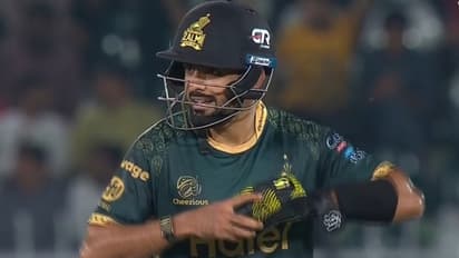 വെടിക്കെട്ട് അര്ധസെഞ്ചുറിയുമായി ഒറ്റക്ക് പൊരുതി ബാബര്, എന്നിട്ടും പെഷവാര് സാല്മിക്ക് തോല്വി