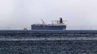 യുഎഇയിൽ കടലില് മുങ്ങിയ ചരക്ക് കപ്പലില് നിന്ന് പരിക്കേറ്റ മൂന്ന് പ്രവാസികളെ രക്ഷപ്പെടുത്തി