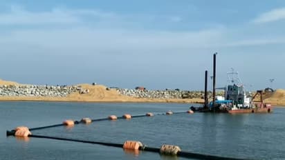 ചന്ദ്രഗിരി ഡ്രഡ്ജറിനൊപ്പം ചേറ്റുവയിൽ നിന്നുള്ള മെഷീനും, മുതലപ്പൊഴിയിൽ മെയ് 30നകം മണൽ നീക്കമെന്ന് കലക്ടർ