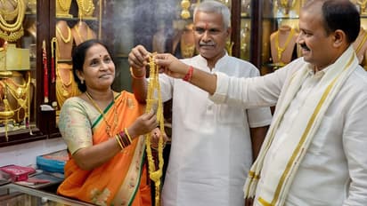 2 ದಿನಗಳಿಂದ ಸ್ಥಿರವಾಗಿದ್ದ ಚಿನ್ನದ ಬೆಲೆಯಲ್ಲಿ ಬದಲಾವಣೆ; ಇತ್ತ ಇಳಿಕೆಯಾದ ಬೆಳ್ಳಿ ದರ