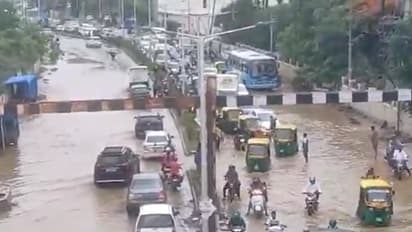 ಮುಂಗಾರು ಪೂರ್ವ ಮಳೆಗೆ ಮುಳುಗಿದ ಬೆಂಗಳೂರಿನ ರಸ್ತೆಗಳು; 50 ಬಡಾವಣೆಗಳು ಜಲಾವೃತ