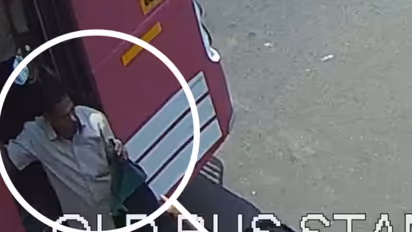 ഓടുന്ന ബസ്സിൽ പീഡനം, ബസ് നിർത്തിയപ്പോൾ പ്രതി ഇറങ്ങിപ്പോയി; ചിത്രം പുറത്തുവിട്ട് പൊലീസ്