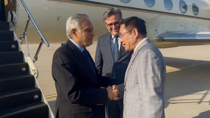 चीन में पाकिस्तान की इंटरनेशनल बेइज्जती, मंत्री इशाक़ डार का हुआ शर्मिंदगी भरा स्वागत