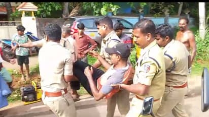 വിഴിഞ്ഞത്ത് ബൈക്കുകൾ കൂട്ടിയിടിച്ച് അപകടം; ഷോക്ക് അബ്സോര്ബറിനും വീലിനും ഇടയിൽ കാൽ കുരുങ്ങി യുവാവിന് പരിക്ക്