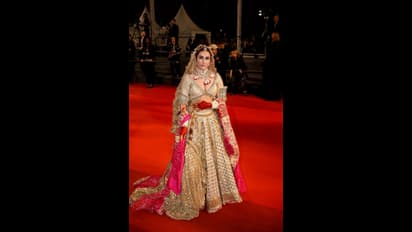 ಕ್ಯಾನ್ಸ್ ಫಿಲ್ಮ್ ಫೆಸ್ಟಿವಲ್‌ನಲ್ಲಿ ಮೋದಿ ಫೋಟೋ ನೆಕ್ಲೆಸ್ ಹಾಕಿದ ನಟಿ, ಯಾರೀಕೆ?