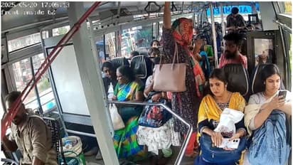 സ്വകാര്യ ബസിൽ അതിക്രമിച്ച് കയറി ഡ്രൈവറെ ഹെൽമറ്റ് കൊണ്ട് അടിച്ചു; ജോലിയിൽ നിന്ന് ഒഴിവാക്കിയതിന്റെ വിരോധം