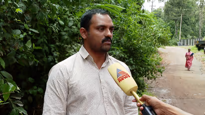 ഹെൽമെറ്റില്ല പൊലീസ് ജീപ്പ് കണ്ട് ബൈക്ക് തിരിച്ചു, പിന്നാലെയെത്തി വൻതുക പിഴയിട്ട് പൊലീസ്, പ്രതികാരമെന്ന് പരാതി 