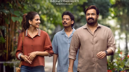 ഇതാ കാത്തിരുന്ന ആ കൂട്ടുകെട്ട്; പിറന്നാള് ദിനത്തില് സര്പ്രൈസ് ആയി 'ഹൃദയപൂര്വ്വം' ആദ്യ പോസ്റ്റര്