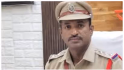 ഒമ്പത് വര്ഷം മുമ്പ് മരിച്ചയാൾക്കെതിരെ വാറങ്കല് പോലീസിന്റെ എഫ്ഐആര്; പിന്നാലെ എസ്ഐയ്ക്ക് സസ്പെന്ഷന്