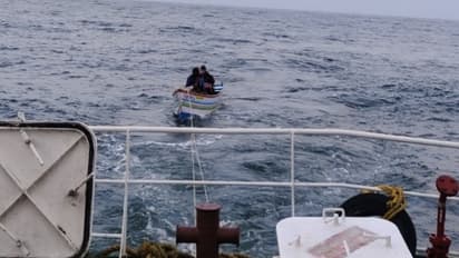 കടലിൽ അകപ്പെട്ട ബോട്ടിനായി തെരച്ചിൽ നടത്തുന്നതിനിടെ കണ്ടത് മറ്റൊരു ബോട്ട് കൂടി; രക്ഷകരായി മറൈൻ എൻഫോഴ്സ്മെന്റ്