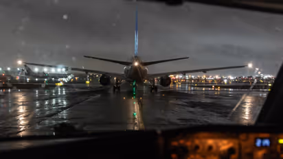 ഇന്ത്യയിൽ പലയിടത്തും കനത്ത മഴ, യുഎഇ- ഇന്ത്യ വിമാന സർവീസുകളെ ബാധിച്ചിട്ടില്ല, അറിയിപ്പുമായി വിമാനകമ്പനികൾ