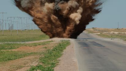 छत्तीसगढ़ में 27 माओवादियों का एनकाउंटर, वापसी के दौरान IED विस्फोट में 2 जवान शहीद