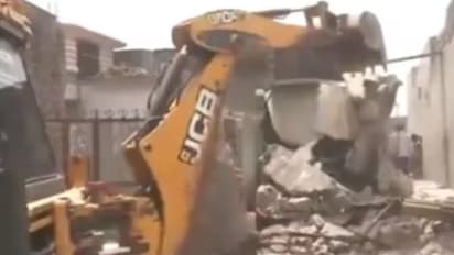 മയക്കുമരുന്ന് കടത്തും അനധികൃത സ്വത്ത് സമ്പാദനവും; ജയിലിൽ കഴിയുന്ന പ്രതികളുടെ കെട്ടിടങ്ങൾ പൊളിച്ച് പൊലീസ്