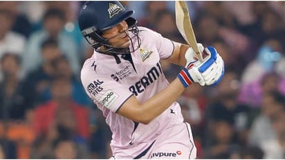 പവര് പ്ലേയിൽ അടിച്ചുതകര്ത്ത് ഗില്ലും ബട്ലറും; ഗുജറാത്തിന് മികച്ച തുടക്കം