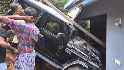 കല്ല്യാണത്തിന് പോയത് നന്നായി ഇല്ലെങ്കിൽ പെട്ടേനെ; ചുമരും തകർത്ത് കയറിവന്ന വലിയ ദുരന്തം ഒഴിഞ്ഞുപോയി