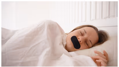 ഉറങ്ങുമ്പോൾ ടേപ്പ് കൊണ്ട് വായ ഒട്ടിച്ച് വയ്ക്കൽ; മണ്ടത്തരം ചെയ്യരുതെന്ന് ആരോഗ്യ വിദഗ്ദർ