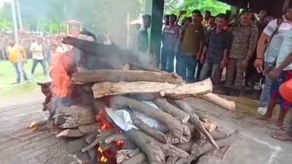 ayodhya shaheed lieutenant shashank tiwari antim sanskar saryu ghat rajkiya samman 