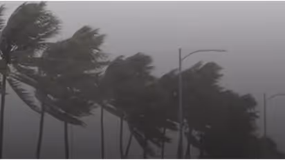 കോഴിക്കോട് കനത്ത മഴ; വെള്ളച്ചാട്ടങ്ങള്, ബീച്ചുകൾ തുടങ്ങിയ വിനോദസഞ്ചാര കേന്ദ്രങ്ങളില് നിയന്ത്രണം