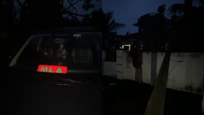 മരവും വൈദ്യുതി പോസ്റ്റുകളും റോഡിലേക്ക് വീണു; അപകടത്തിൽ സിആർ മഹേഷ് എംഎൽഎയുടെ വാഹനം രക്ഷപ്പെട്ടത് തലനാരിഴക്ക്