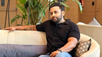 സൂപ്പര്ഹിറ്റ് കവര് സോംഗ്സ് ഒരുക്കി ശ്രദ്ധേയനായ സംവിധായകന്; അക്ഷയ് അജിത്ത് നടനായും തിളങ്ങുന്നു