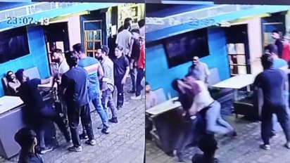 വൈറ്റില ബാറിൽ വന്ന യുവതിയെ കളിയാക്കി 4 ഗുണ്ടകൾ, ചോദ്യം ചെയ്ത ബൗൺസർക്ക് ക്രൂര മർദനം; സിസി ടിവി ദൃശ്യങ്ങൾ
