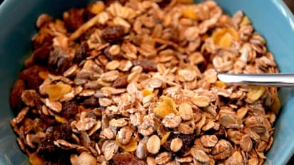 പാക്കറ്റ് തുറന്നതും ദുർഗന്ധം! കൊച്ചിയിൽ റെഡി ടു ഈറ്റ് മിക്സ് ഫ്രൂട്ട് മ്യൂസലിയിൽ ചത്ത പുഴു; കമ്പനിക്ക് പിഴ