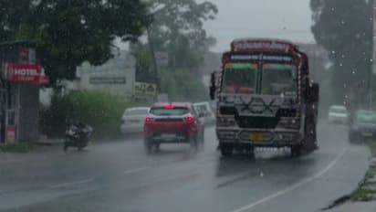 സംസ്ഥാനത്ത് പരക്കെ നാശം വിതച്ച് കാലവര്‍ഷം; മഴക്കെടുതിയിൽ മൂന്നു മരണം, 7 ദിവസം അതീവ ജാഗ്രതയെന്ന് മുഖ്യമന്ത്രി