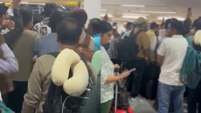 വൈദ്യുതിയില്ലാതെ വിമാനത്തിൽ അവശരായി യാത്രക്കാർ, ഒന്നിന് പിറകെ വീണ്ടും തകരാർ; മണിക്കൂറുകൾക്ക് ശേഷം പുറത്തിറക്കി