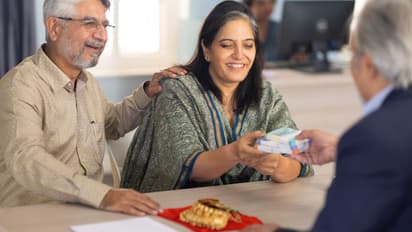 What is the current gold loan minimum interest rate offered by major lenders in India?