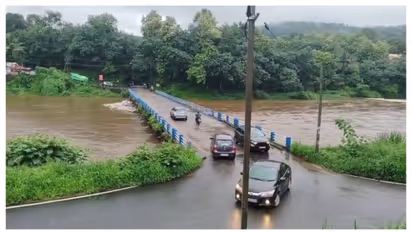 പരീക്ഷകൾ നിശ്ചയിച്ചത് പോലെ നടക്കും; വിദ്യാഭ്യാസ സ്ഥാപനങ്ങൾക്ക് നാളെ അവധി പ്രഖ്യാപിച്ച് കോട്ടയം കളക്ടർ