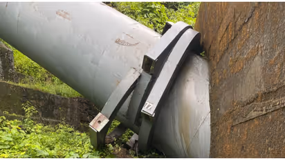 ഭീമന് പാറക്കല്ല് തട്ടി കക്കയം പവര്ഹൗസിലെ പെന്സ്റ്റോക്ക് പൈപ്പില് തകരാര്; വൈദ്യുതി ഉത്പാദനം നിലച്ചു