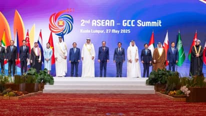 മലേഷ്യയിൽ നടക്കുന്ന ആസിയാൻ - ജിസിസി ഉച്ചകോടിയിൽ പങ്കെടുത്ത് ഖത്തർ അമീർ